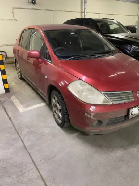 Nissan Tiida 2004 года