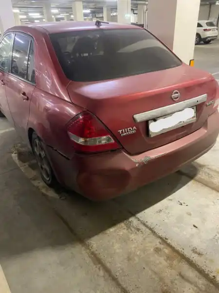 Nissan Tiida 2004 года