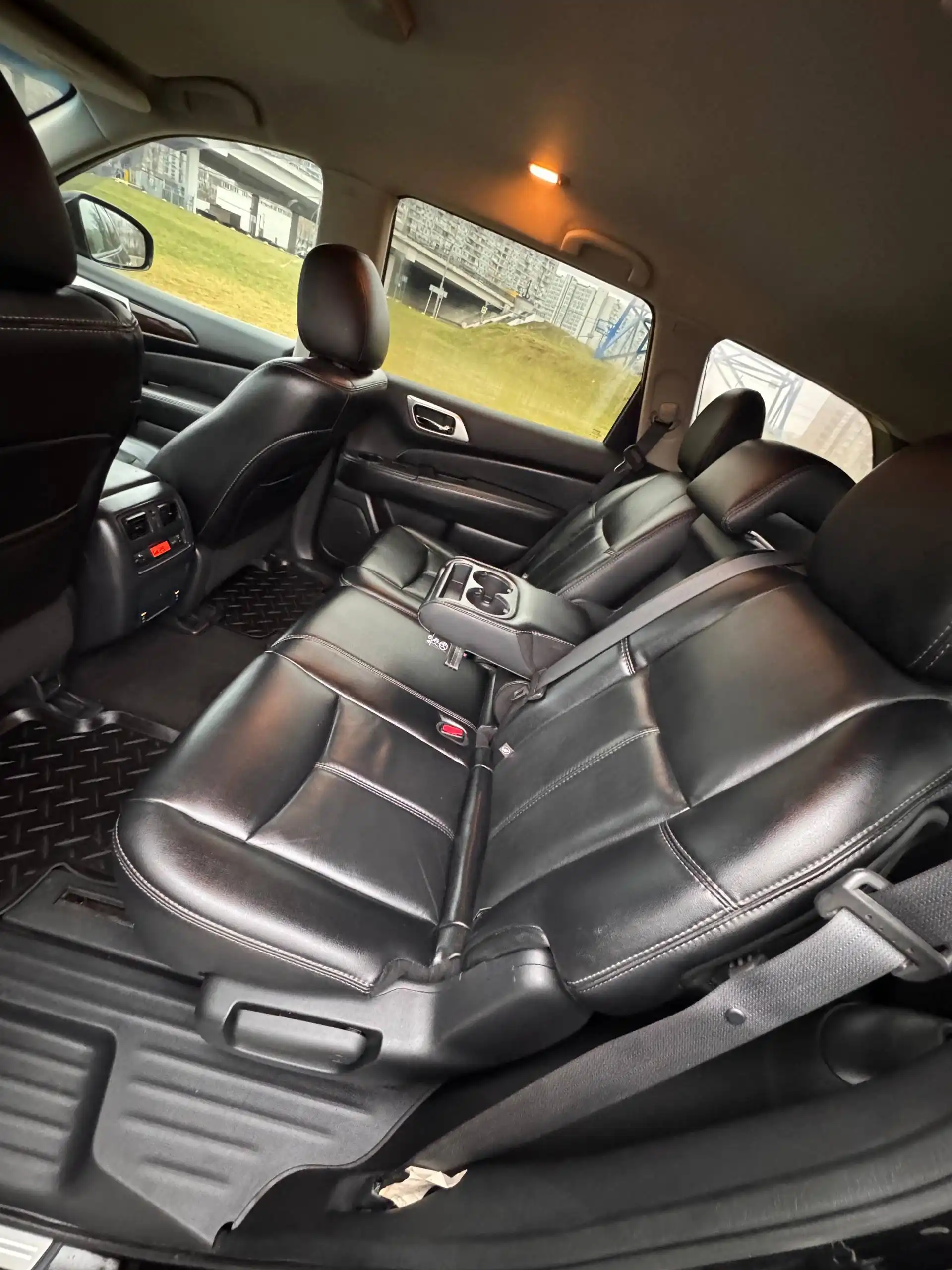 Продам Nissan Pathfinder 2015 года в идеальном состоянии