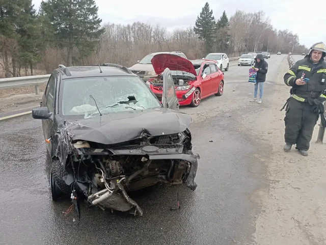 ВАЗ (Lada) Kalina 2 поколение 2014 после ДТП на запчасти - Авто в Ярославль