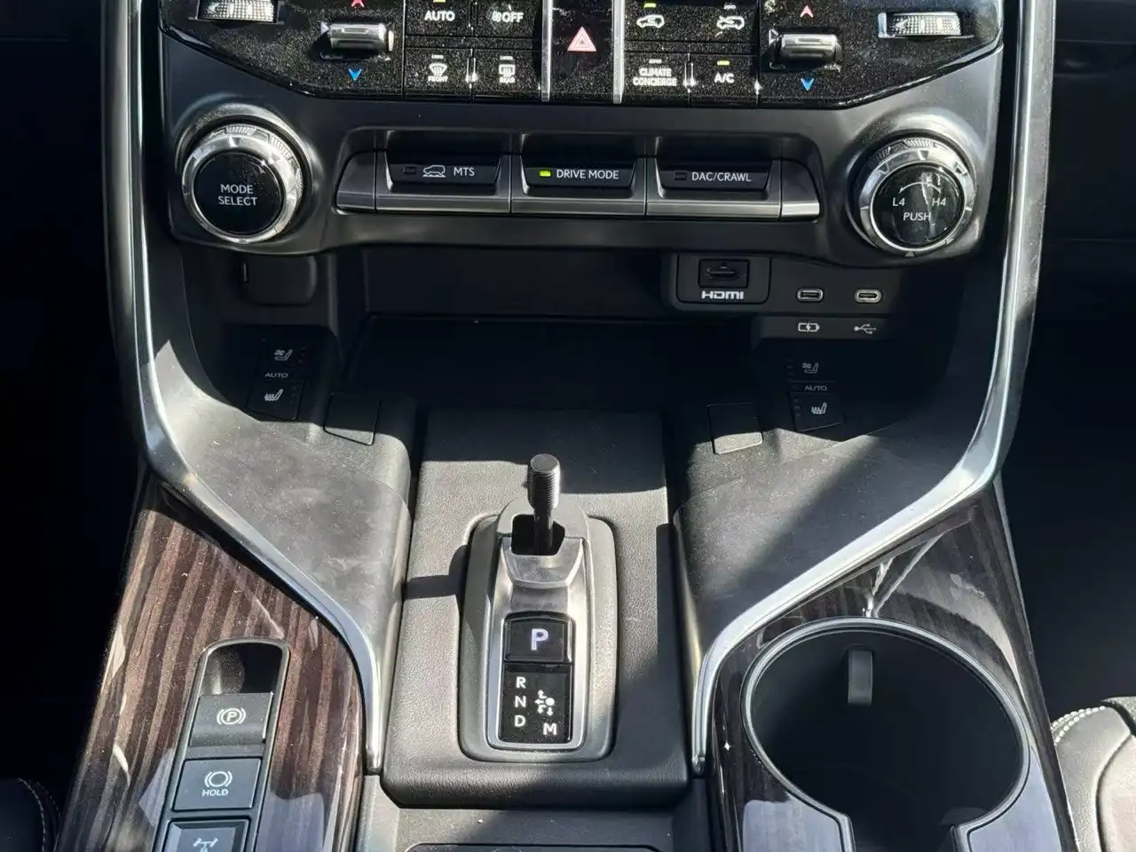 Lexus LX 4 поколение 2025 года в комплектации VIP - Внедорожники / SUV (Авто) в Москва