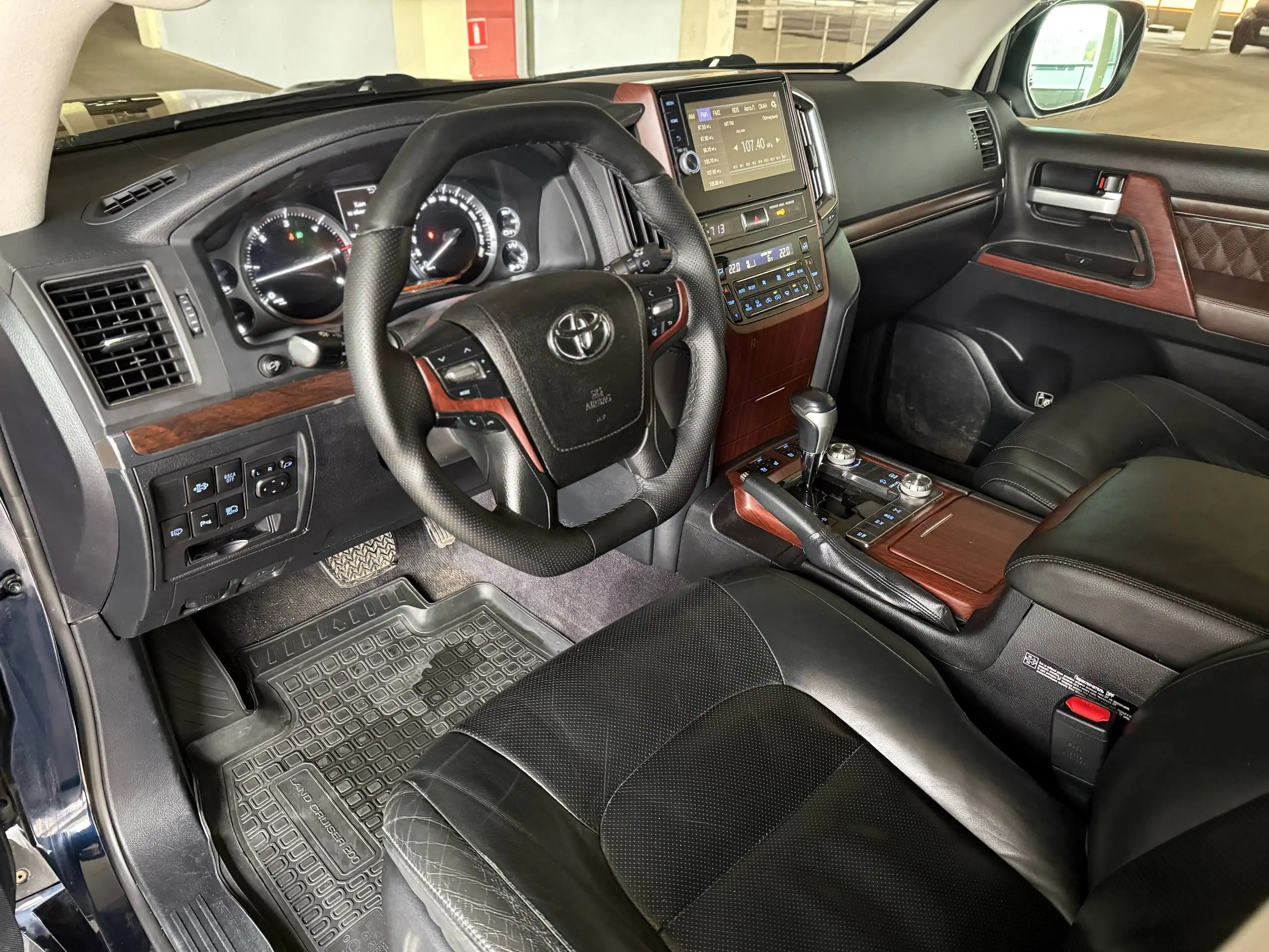 Toyota Land Cruiser 200 2016 года выпуска - Внедорожники (Авто) в Москва