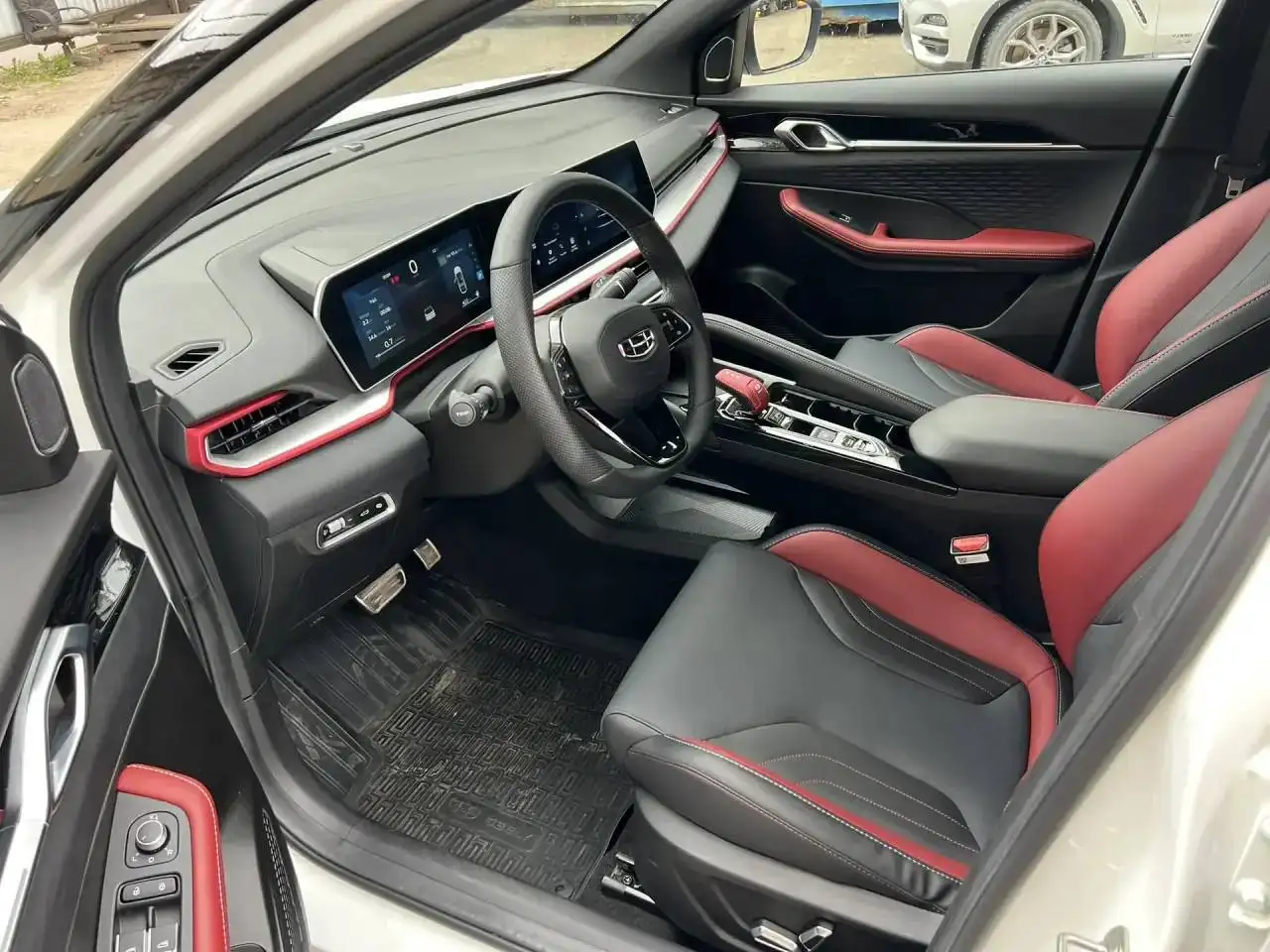 Geely Coolray 2024, 13 000 км - Авто в Санкт-Петербург