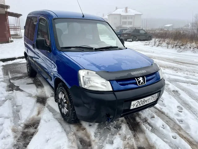 Продажа автомобиля Пежо Партнер 2010 года - Запчасти в Брянская область