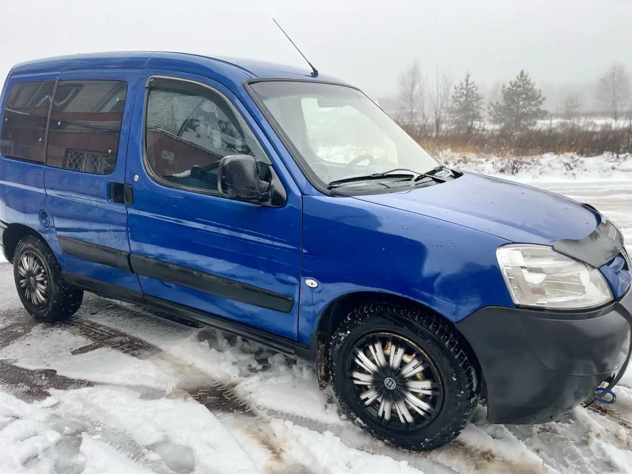 Продажа автомобиля Пежо Партнер 2010 года