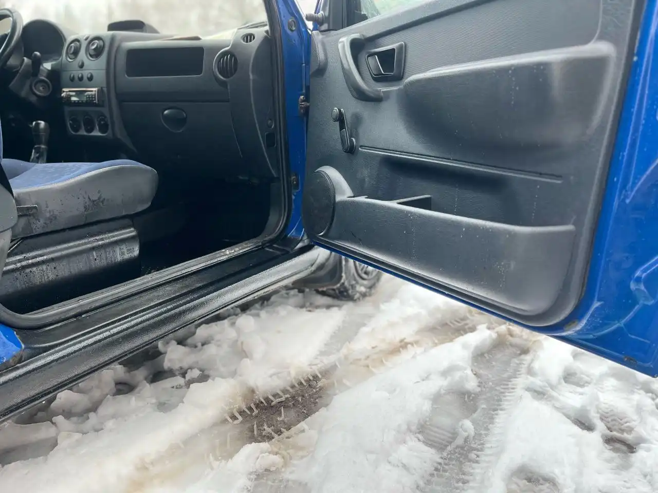 Продажа автомобиля Пежо Партнер 2010 года