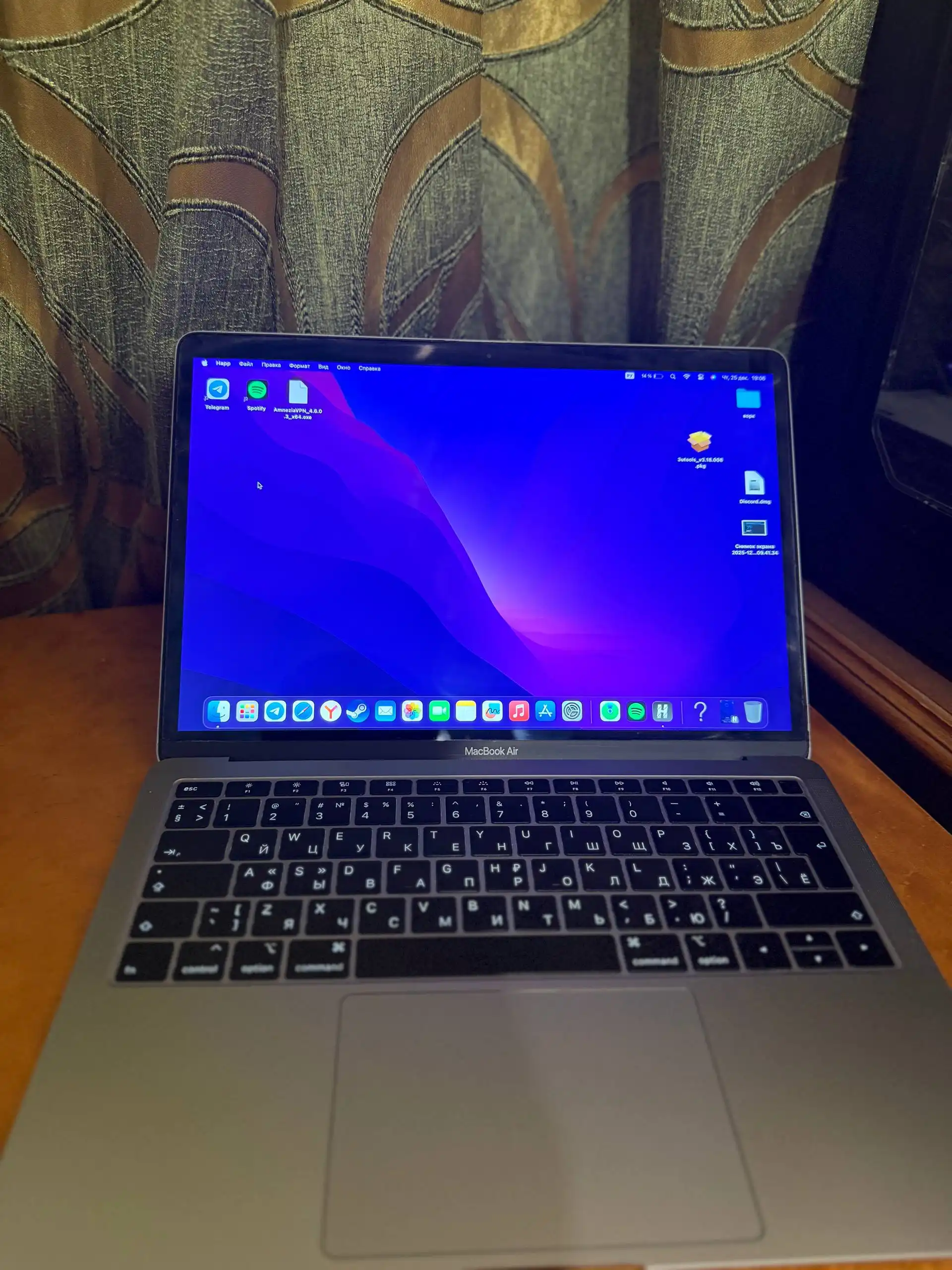 MacBook Air Retina 13 в прекрасном состоянии