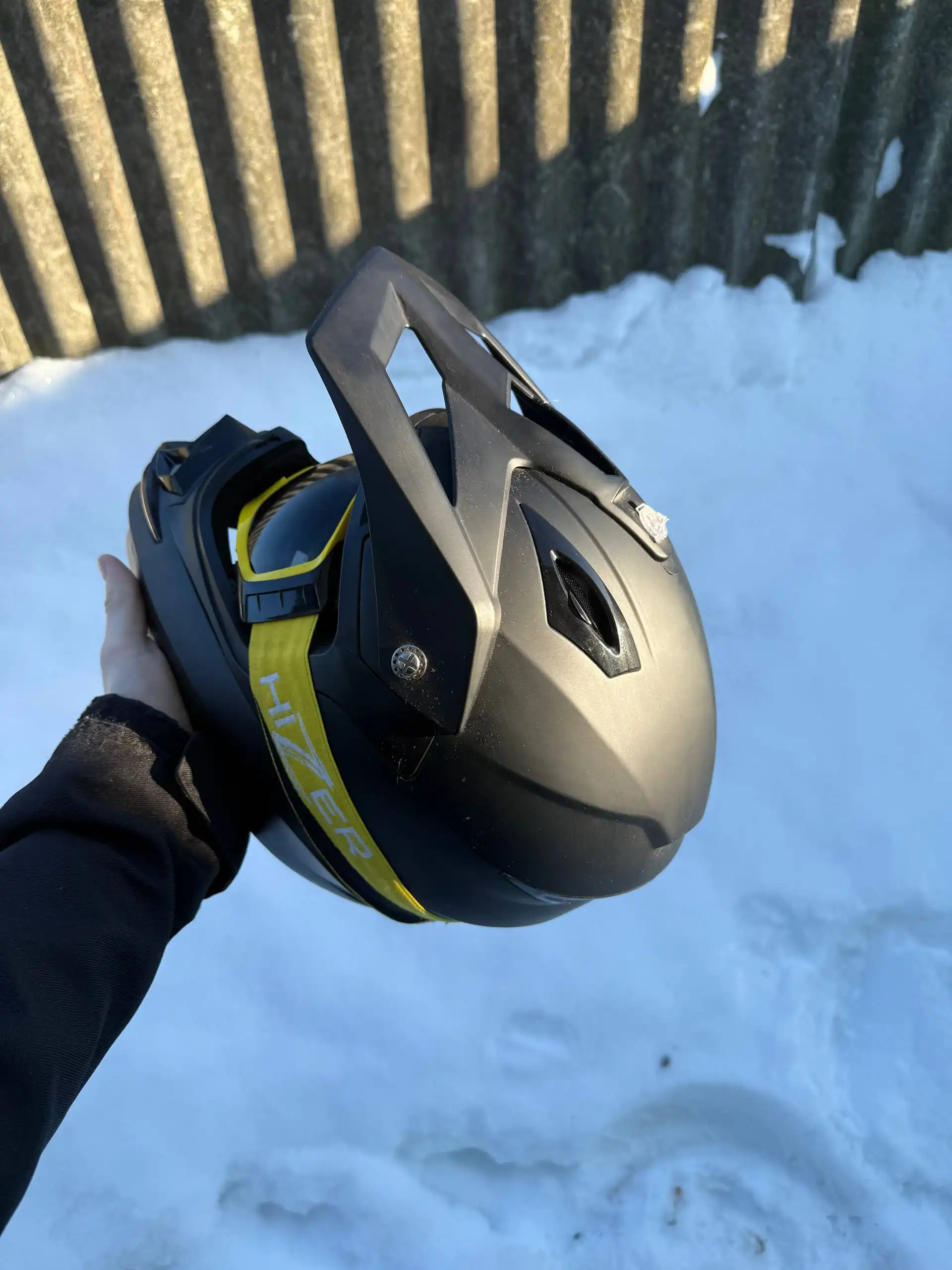 Продажа шлема размера L - Барахолка в Неизвестно