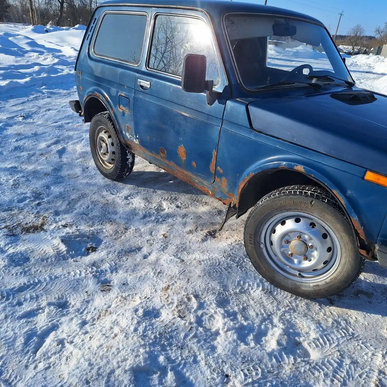 Автомобиль 2002 года с инжектором и дополнительными дверями - Авто в Брянск