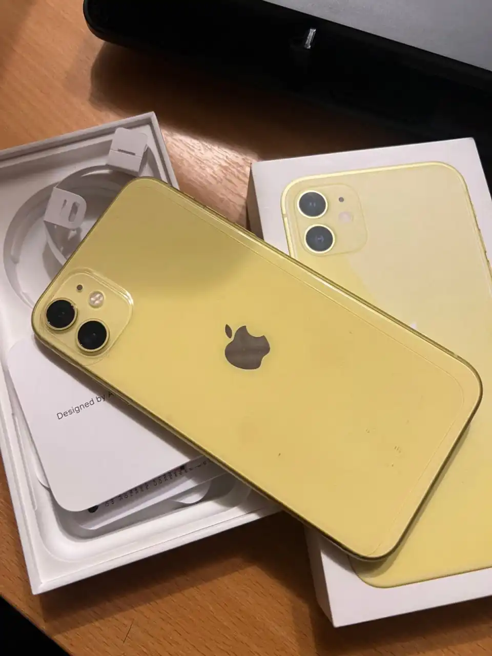 Продам iPhone 11 128 ГБ с документами