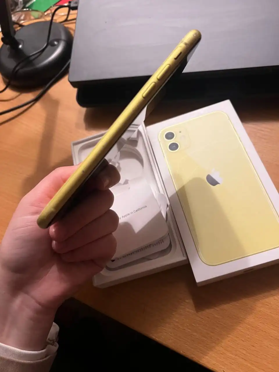 Продам iPhone 11 128 ГБ с документами