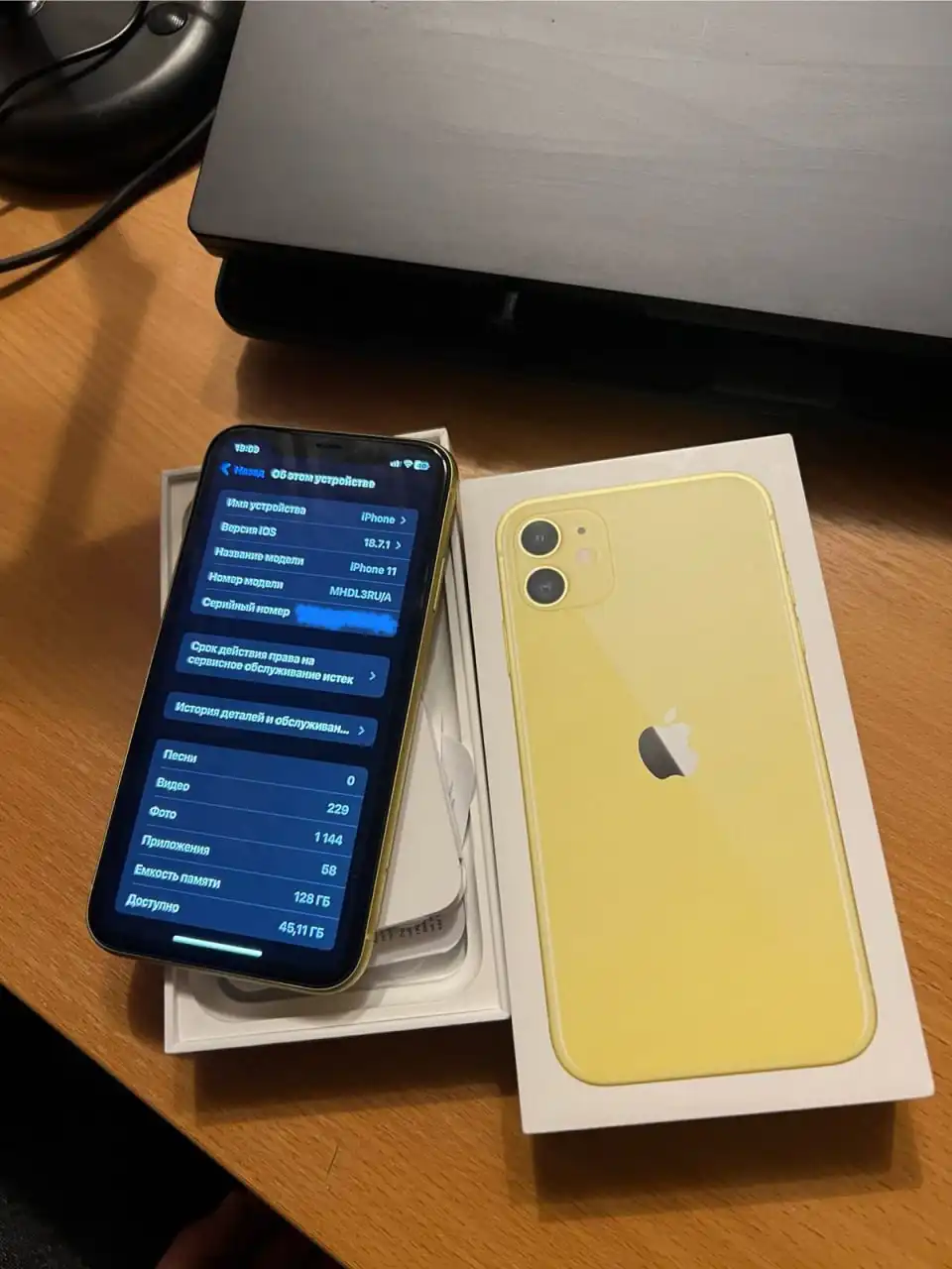 Продам iPhone 11 128 ГБ с документами