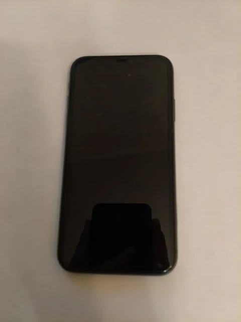 Продам iPhone 11 с АКБ 78% - Смартфоны в Омск