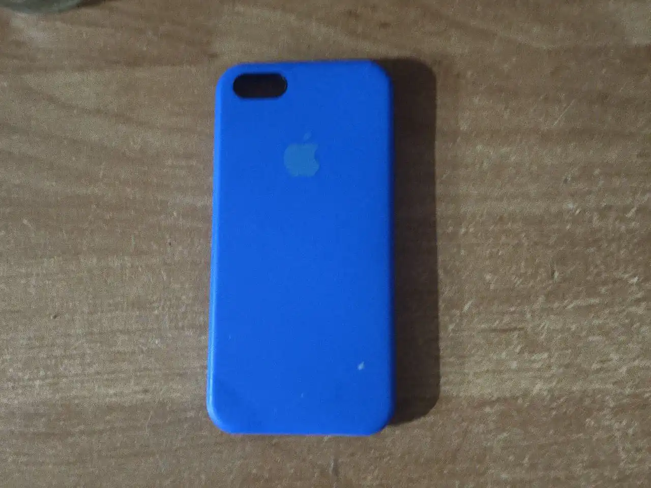 Продам айфон 5 с чехлом и зарядкой - Смартфоны (Электроника) в Омск