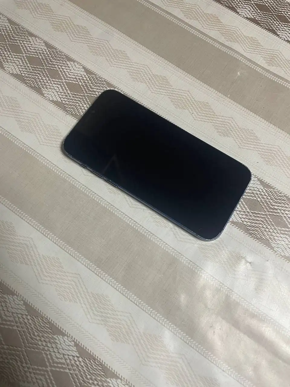 iPhone 12 64 ГБ с царапинами на корпусе - Смартфоны (Электроника) в Омск