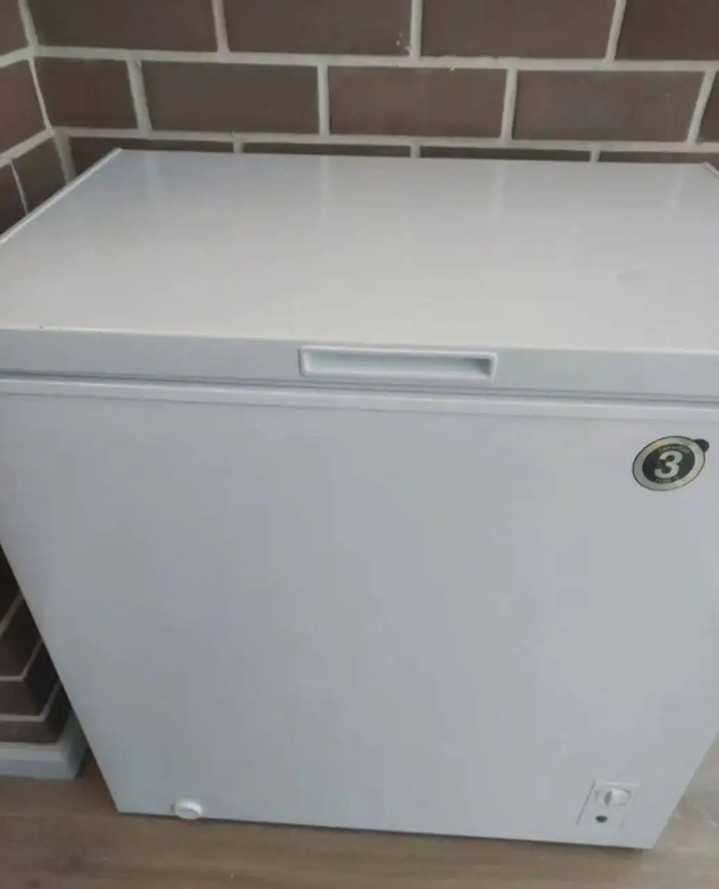 Отдам в дар детские вещи, кроватку и морозильный ларь - Товары для детей в Омск