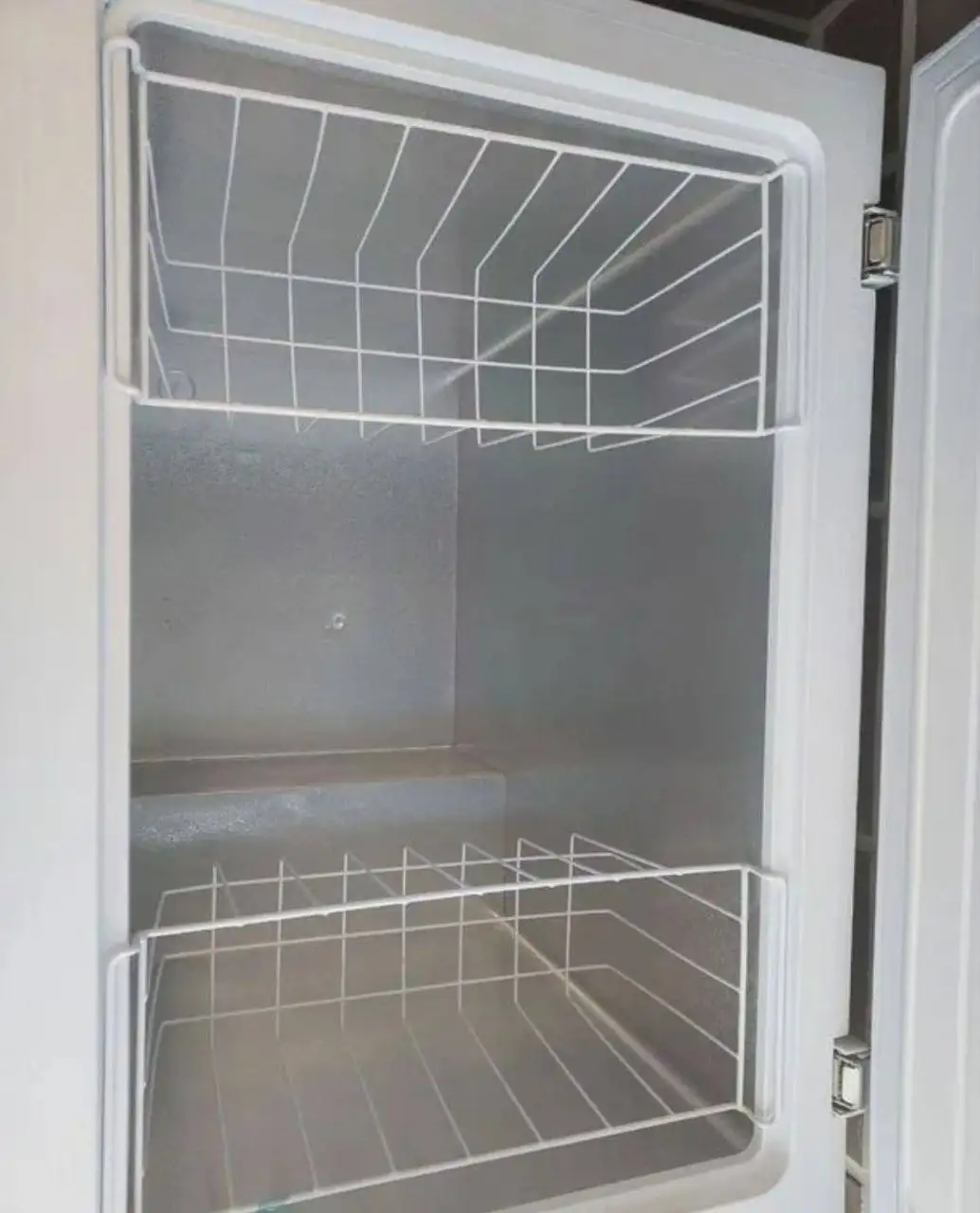 Отдам в дар детские вещи, кроватку и морозильный ларь - Товары для детей в Омск