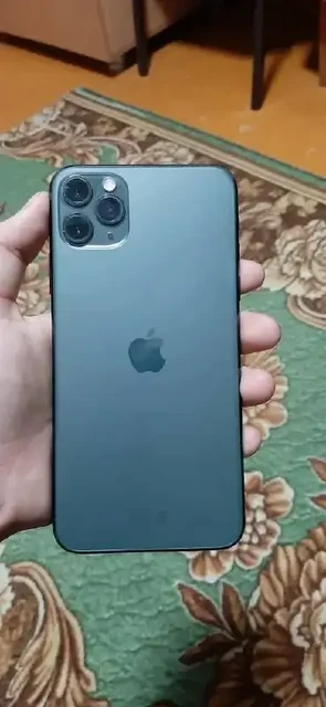 iPhone 11 Pro Max 256gb с трещиной на экране и АКБ 72% - Электроника в Омск