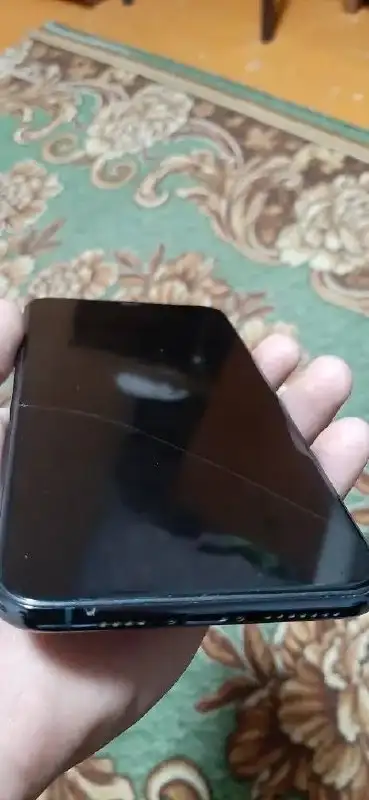 iPhone 11 Pro Max 256gb с трещиной на экране и АКБ 72% - Смартфоны (Электроника) в Омск