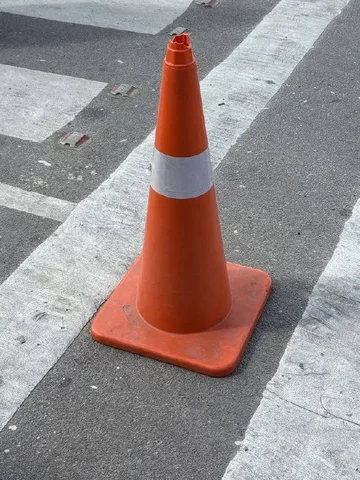 Продам или обменяю дорожный конус - Инструменты в Омск