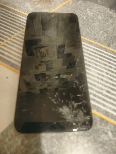 Продажа Infiniti Note 50i с разбитым экраном - Комплектующие в Омск