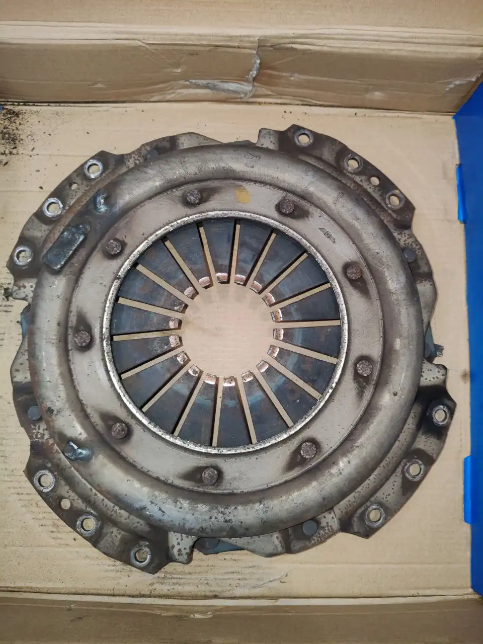 Продам б/у корзину сцепления на Мазда Титан 2001 года