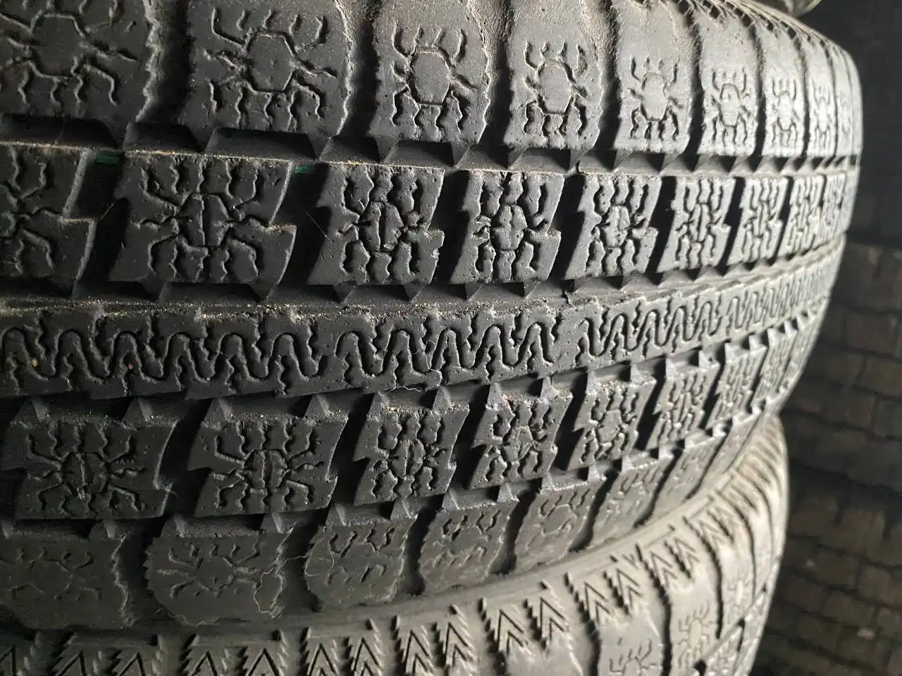 Продам комплект колес на зимней резине Toyota Ractis