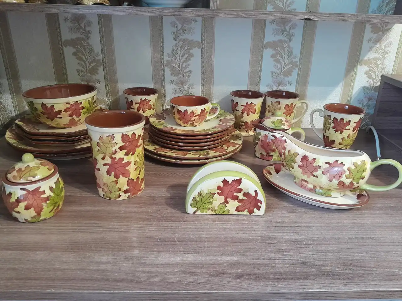 Продам коллекционный набор посуды производства Италия