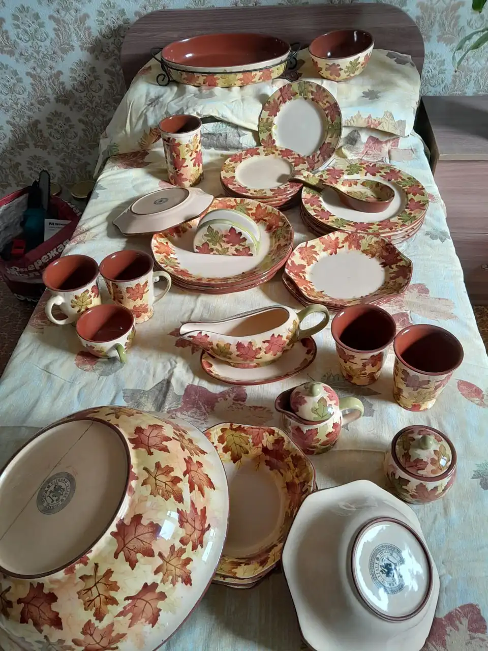 Продам коллекционный набор посуды производства Италия