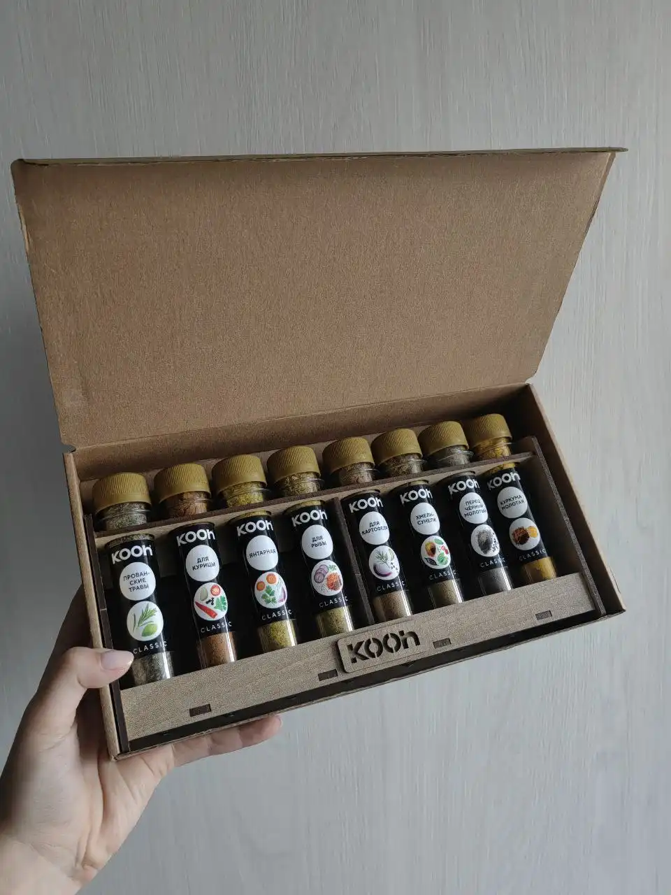 Подарочный набор из 8 специй в эко-подставке