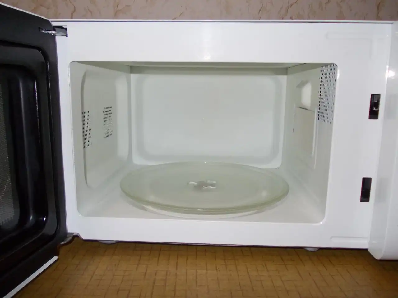 Продам микроволновую печь OLTO 20 литров - Кухонная техника (Электроника) в Иркутская область