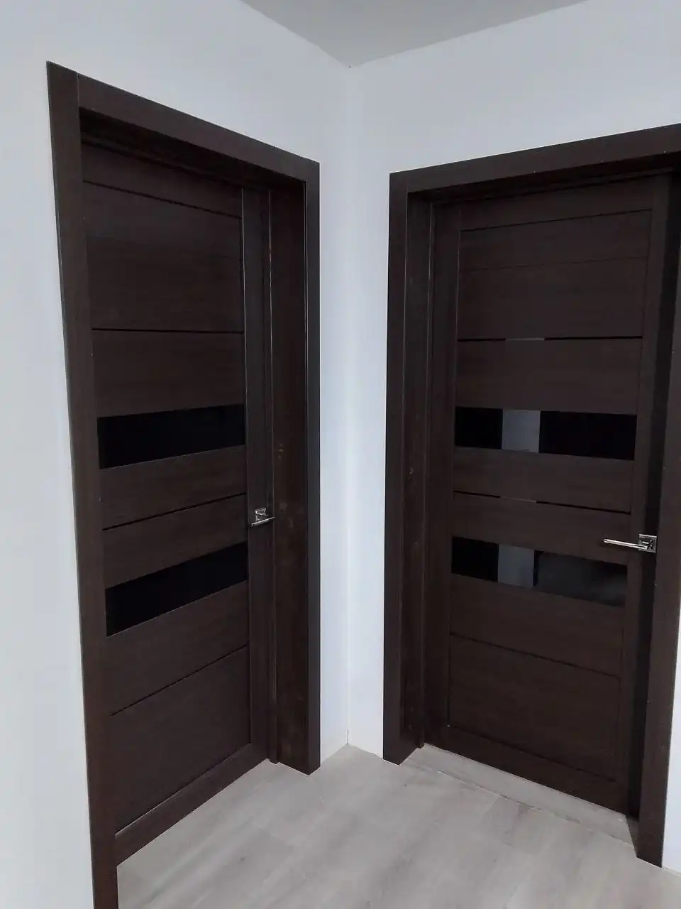 Установка межкомнатных и входных дверей - Ремонт и строительство (Услуги) в Хомутово