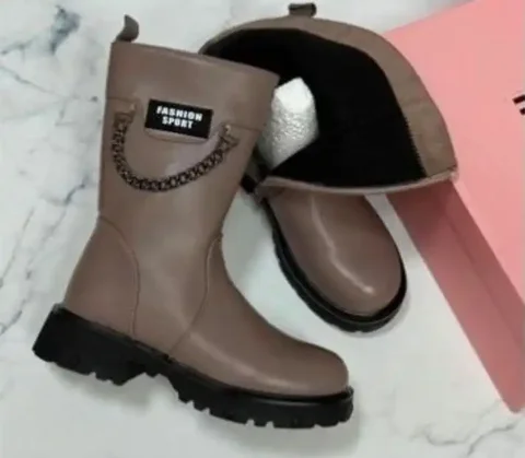 Продажа демисезонной одежды в Иркутской области - Головные уборы в Иркутская область