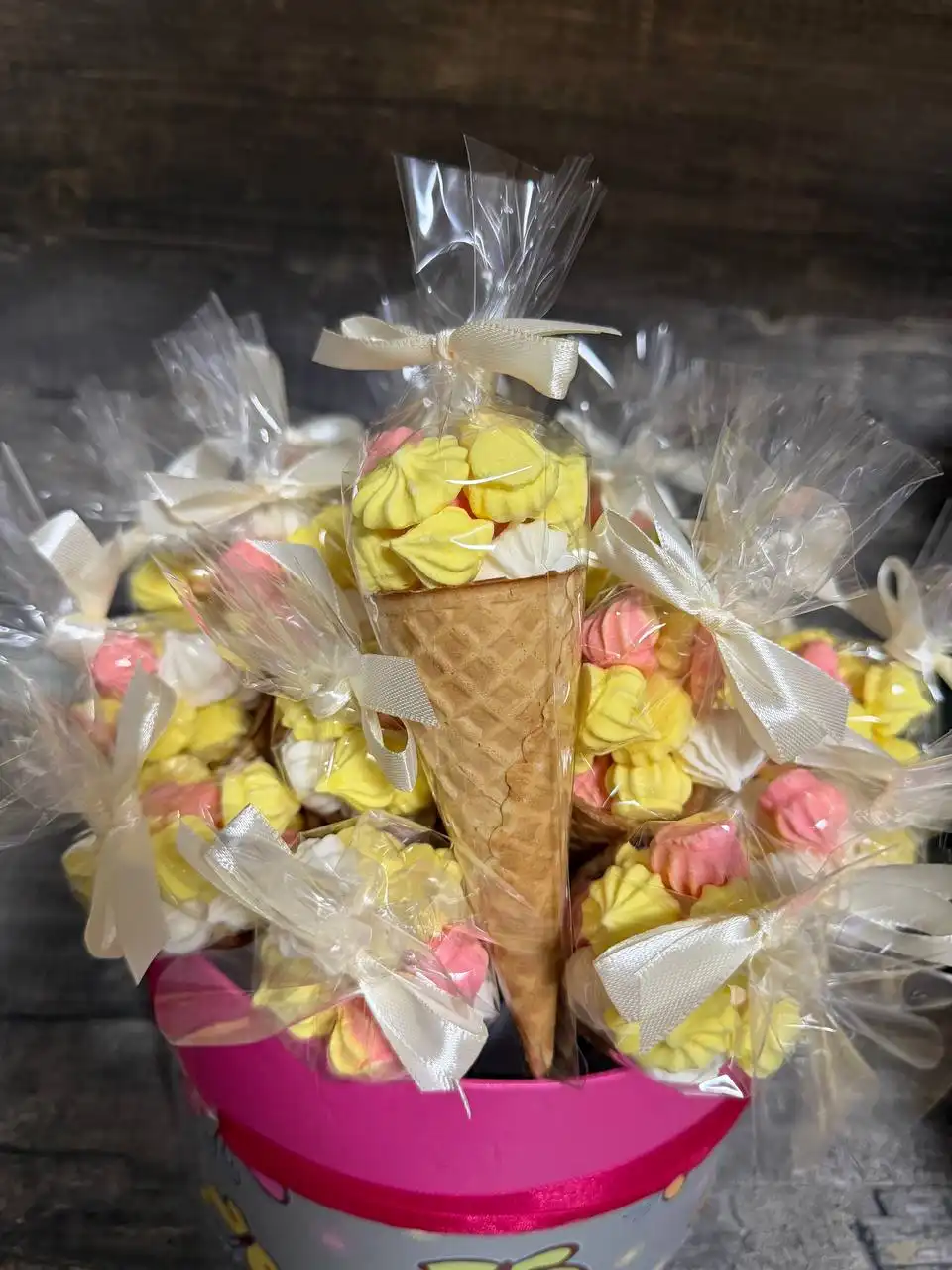 Вафельные рожки с конфетками и меренгой - Кулинария (Услуги) в Иркутская область