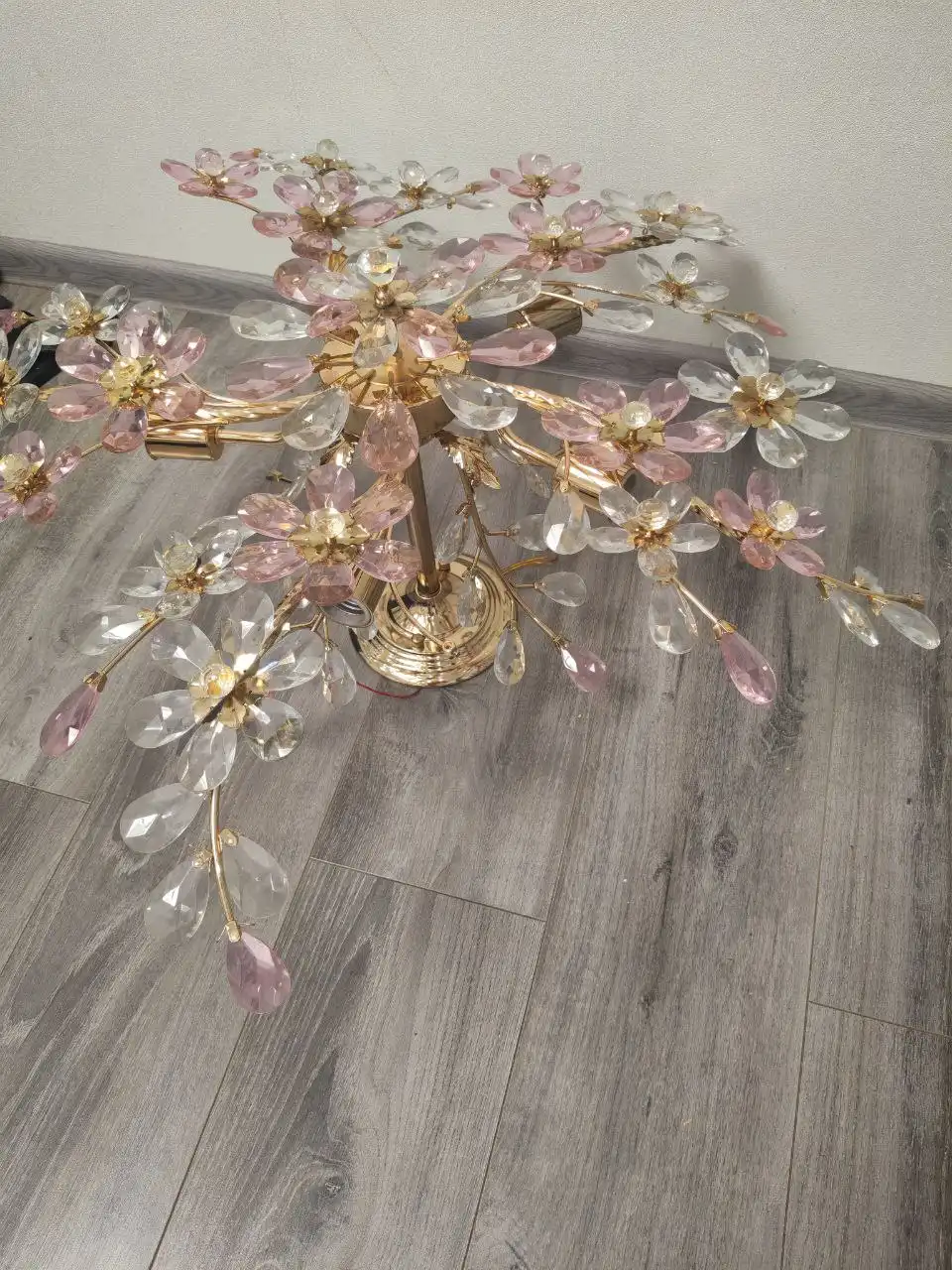 Продам люстру на 5 патронов - Освещение (Для дома и дачи) в Н.Ленино