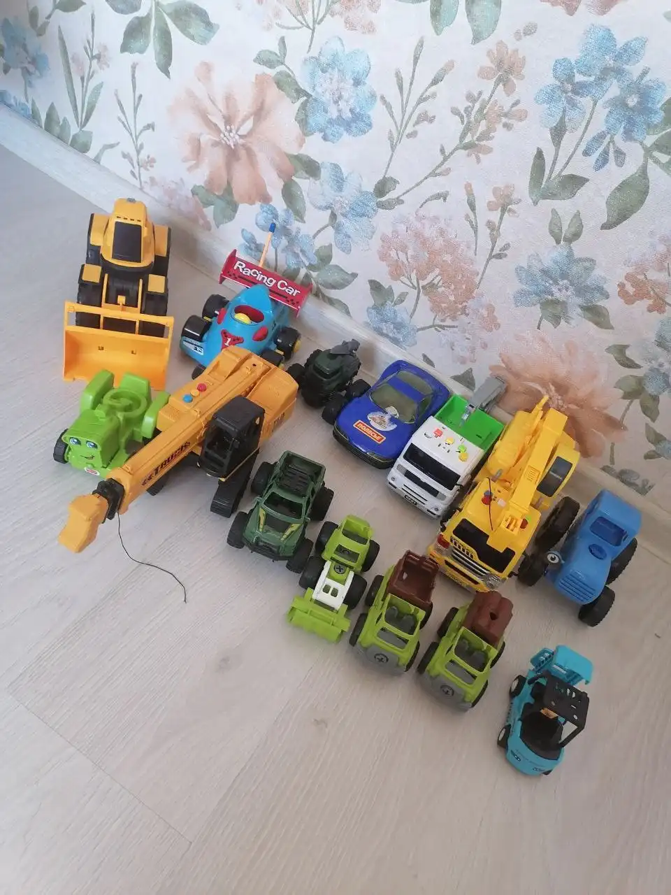 Продам нужна только замена батареек - Батареи и аккумуляторы (Электроника) в Иркутская область