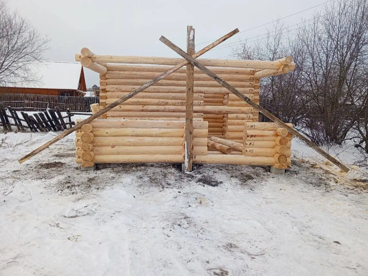 Строительство срубов бань и домов из круглого бревна ручной рубки - Строительство (Услуги) в Иркутская область