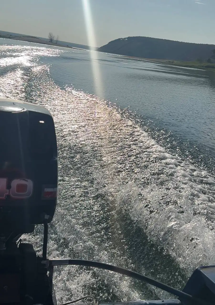 Продам лодку КРЫМ с мотором Suzuki DT-40 - Лодки и катера (Хобби и отдых) в Иркутск