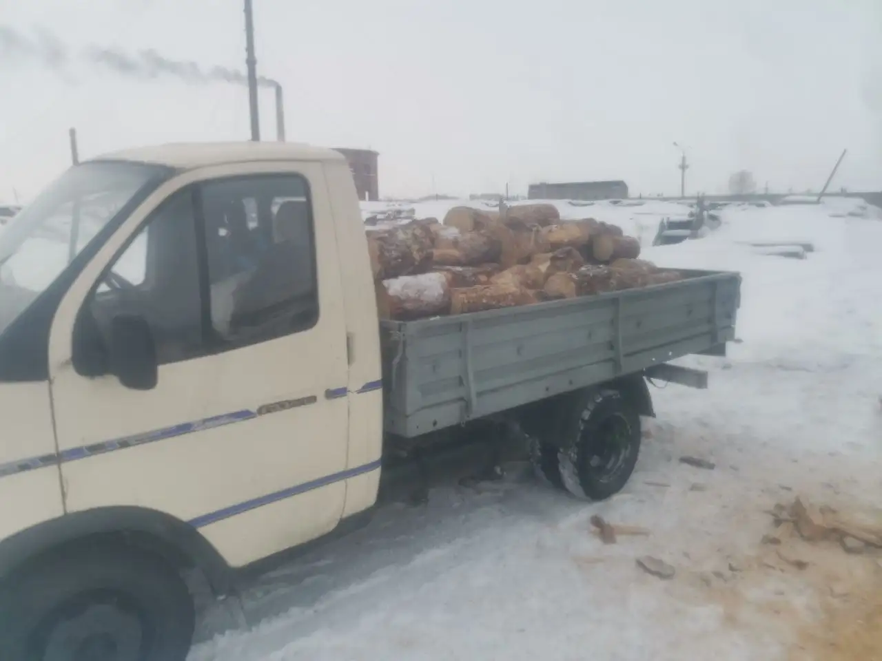 Продам горбыль пиленый и колотые дрова - Дрова/топливо (Для дома и дачи) в Свирск