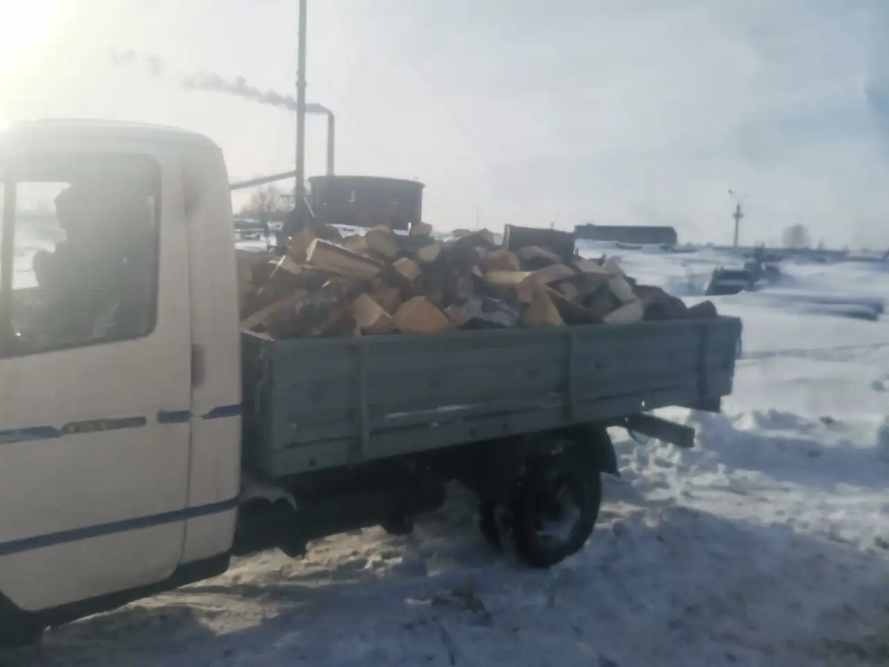 Продам горбыль пиленый и колотые дрова - Дрова/топливо (Для дома и дачи) в Свирск