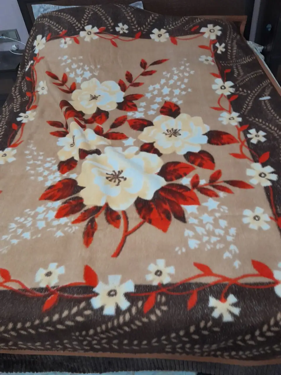 Продажа женской дублёнки, мужских штанов, пледов и одеял в Саянске - Одежда в Саянск