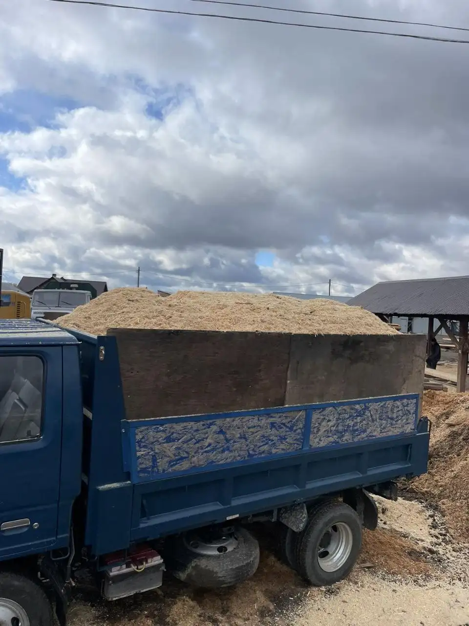 Услуги самосвалов, доставка дров, угля, вывоз снега, мусора, услуги спецтехники - Грузоперевозки и спецтехника (Услуги) в Иркутская область