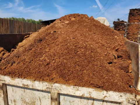 Продам перепревшие опилки для огорода 7 кубов - Садоводство в Иркутская область