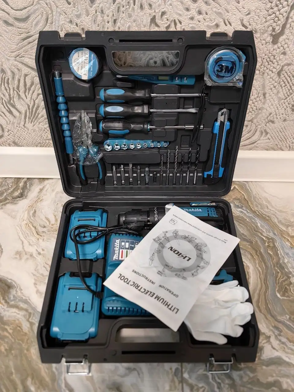 Продам шуруповерт Makita с набором инструментов - Электроинструменты (Электроника) в Иркутск