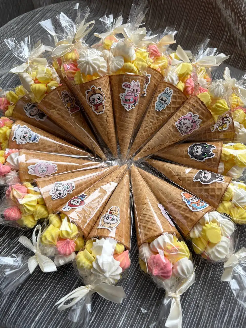 Вафельные рожочки с конфетками и меренгой - Кулинария (Услуги) в Иркутская область