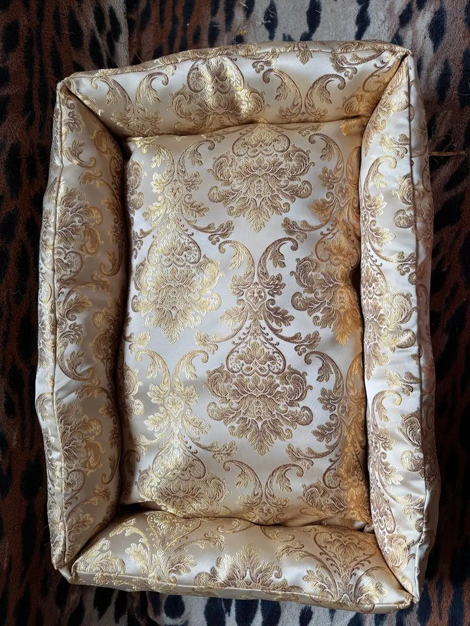 Продажа лежака для животных ручной работы - Аксессуары для животных (Животные) в Ангарск