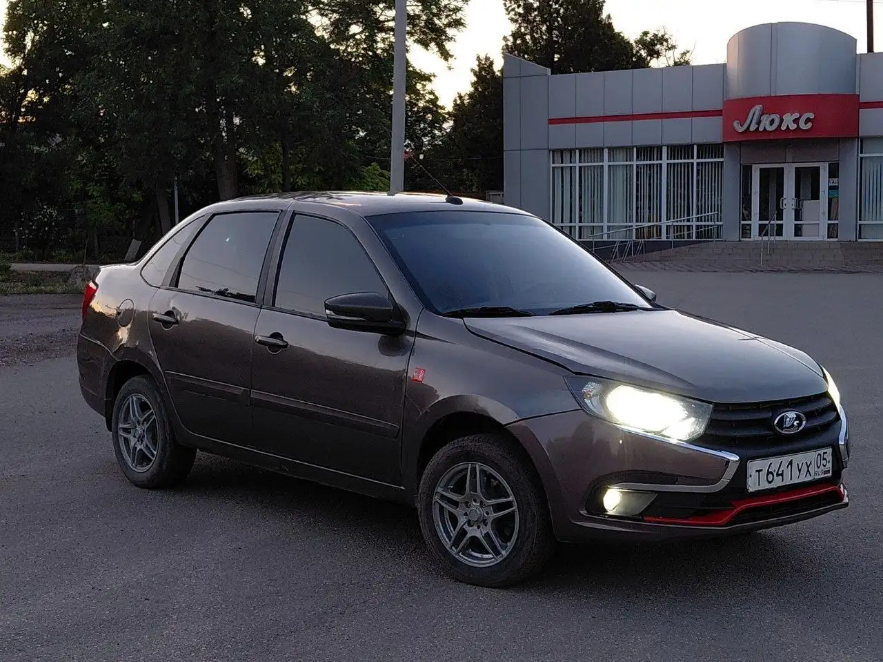 LADA Гранта 1.6 MT Luxe 2019 - Легковые автомобили (Авто) в Иркутск