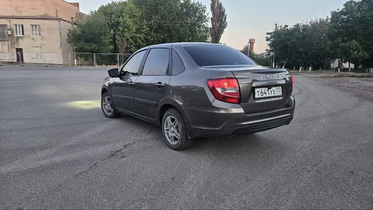 LADA Гранта 1.6 MT Luxe 2019 - Легковые автомобили (Авто) в Иркутск