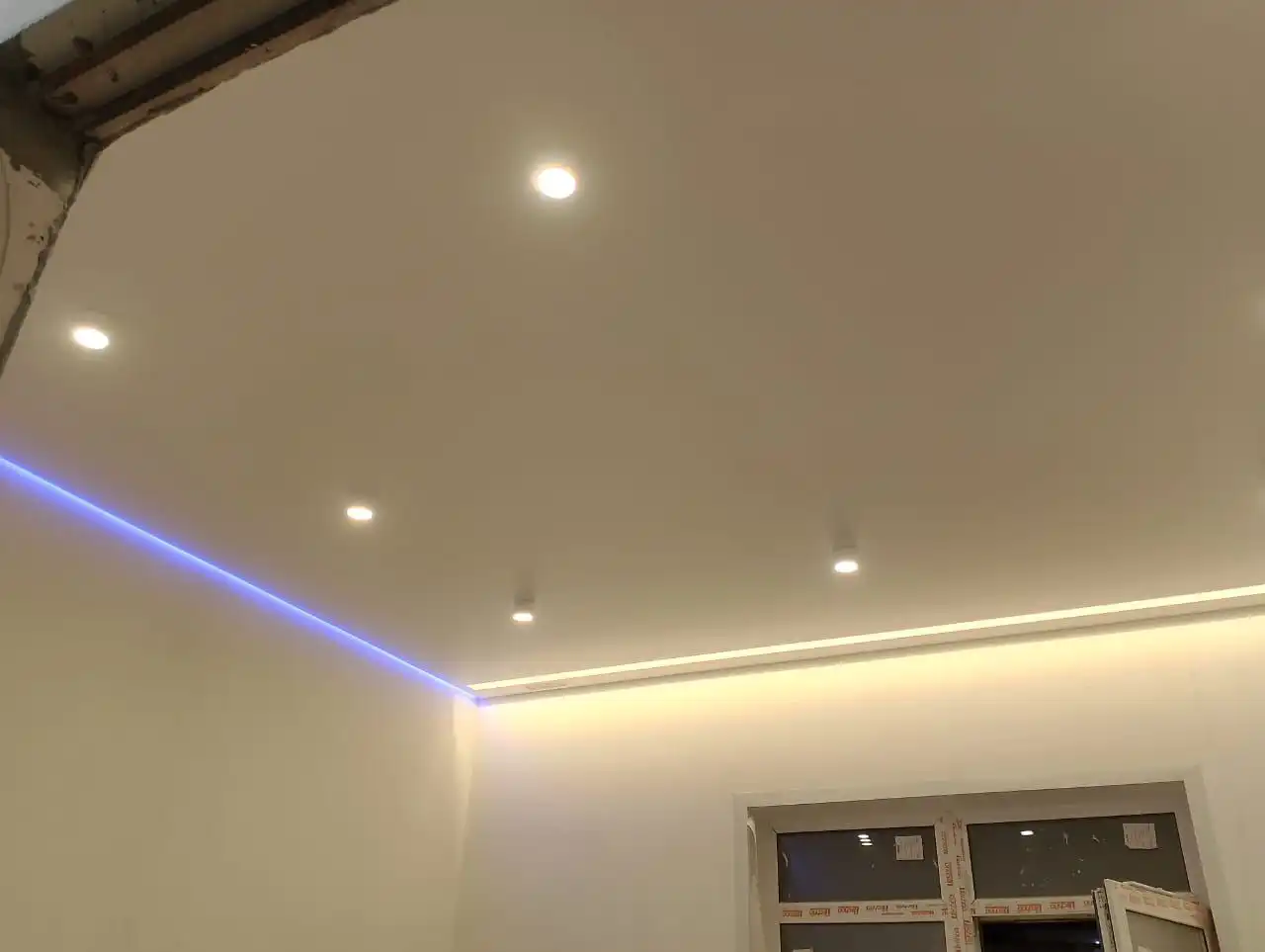 Услуги по монтажу натяжных потолков - Ремонт и строительство (Услуги) в Красноярск