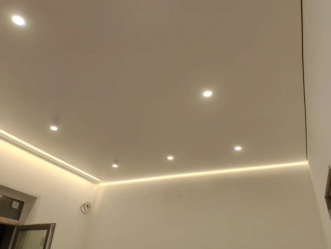 Услуги по монтажу натяжных потолков - Ремонт и строительство (Услуги) в Красноярск